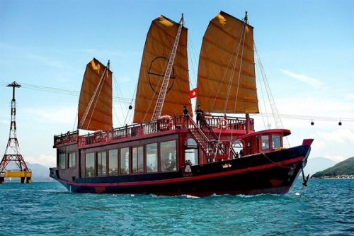 Vé du thuyền Emperor du ngoạn vịnh Nha Trang