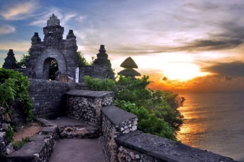 Vé tham quan đền Uluwatu và xem múa Kecak truyền thống