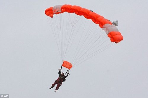 Vé Bay dù lượn bãi biển Nusa Dua Bali