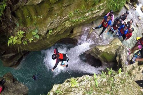 Vé trượt thác mạo hiểm bằng canyon tại Badian Cebu