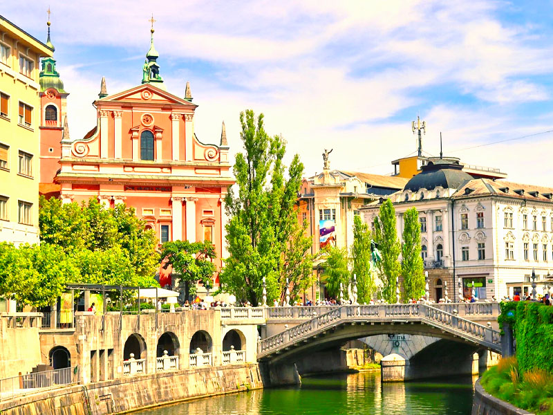 du-lich-dong-au-gia-re