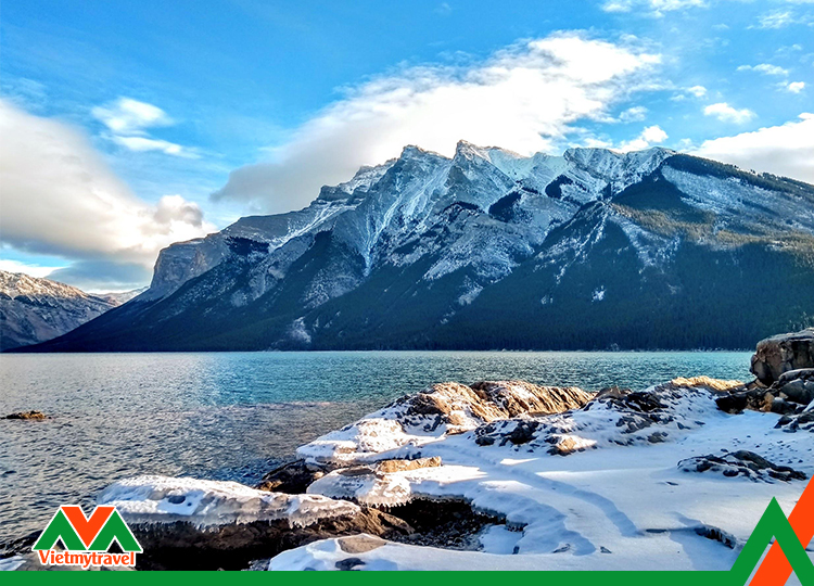 Núi đá Rockies - Địa điểm du lịch nổi tiếng ở Canada nhất định phải ghé