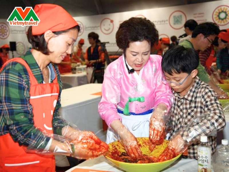 trai-nghiem-lop-hoc-lam-kim-chi-han-quoc