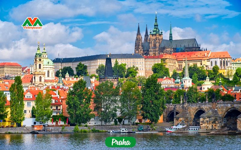 Địa điểm du lịch châu Âu nổi tiếng - Lâu đài Praha
