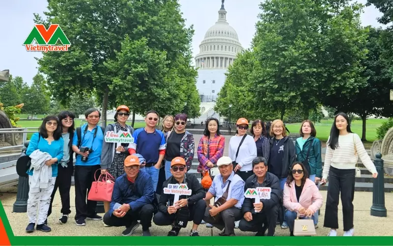 Đoàn Tour Mỹ check-in Nhà Trắng
