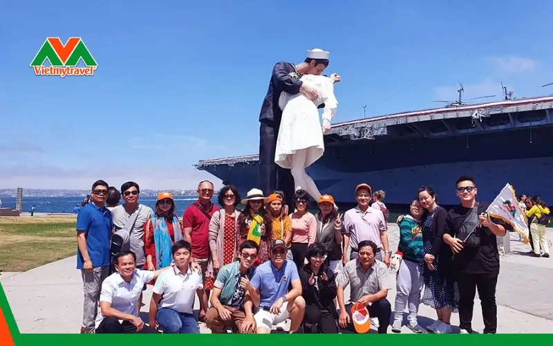 Tàu sân bay USS Midway