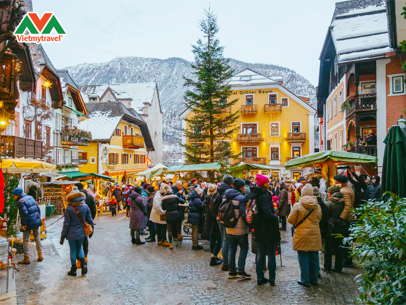lang-hallstatt-vao-mua-dong