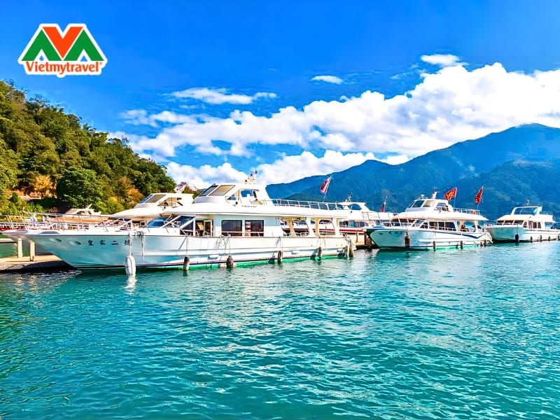 du-thuyen-ho-nhat-nguyet