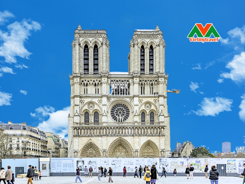 Nhà Thờ Đức Bà Paris