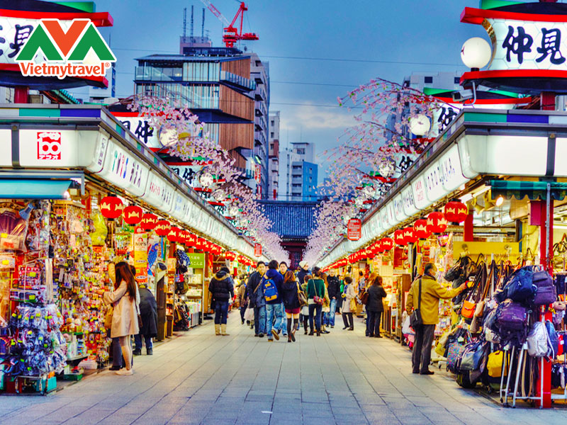 pho-nakamise-dori
