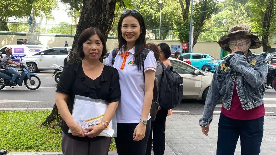 Hỗ trợ chị Liên hoàn thiện hồ sơ phỏng vấn