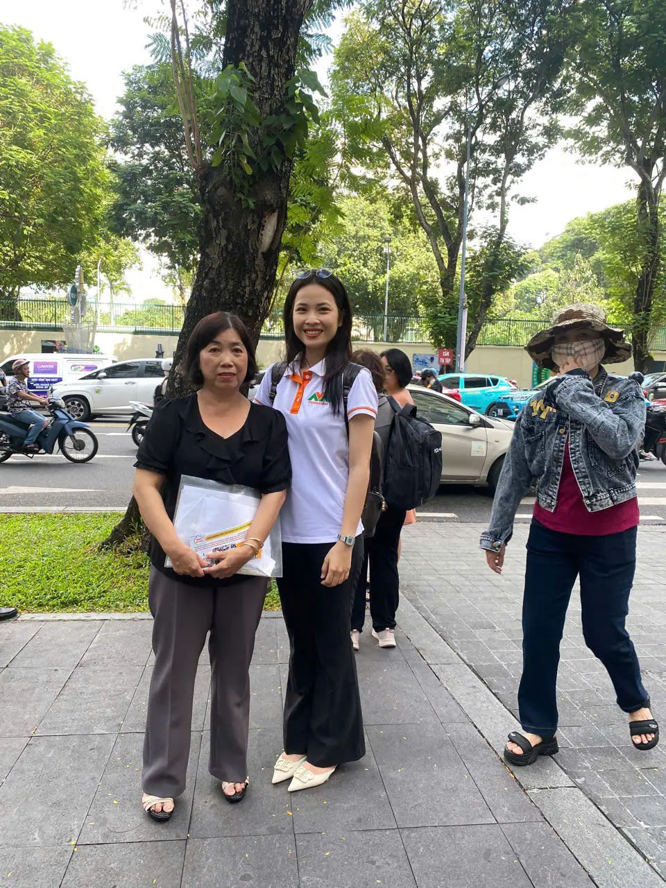 Hỗ trợ khách hàng hoàn thiện hồ sơ phỏng vấn